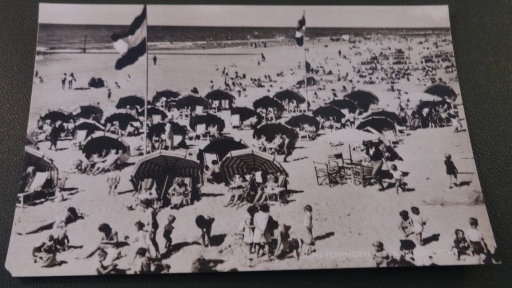 Scheveningen - Strandaanzicht - KDh01, Ophalen of Verzenden, 1940 tot 1960, Ongelopen, Zuid-Holland