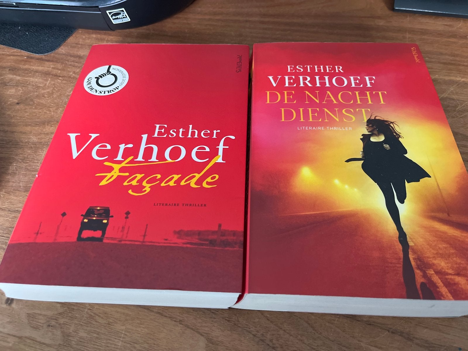 2 thrillers van Esther Verhoef: Façade en De Nachtdienst, Boeken, Ophalen of Verzenden, Gelezen