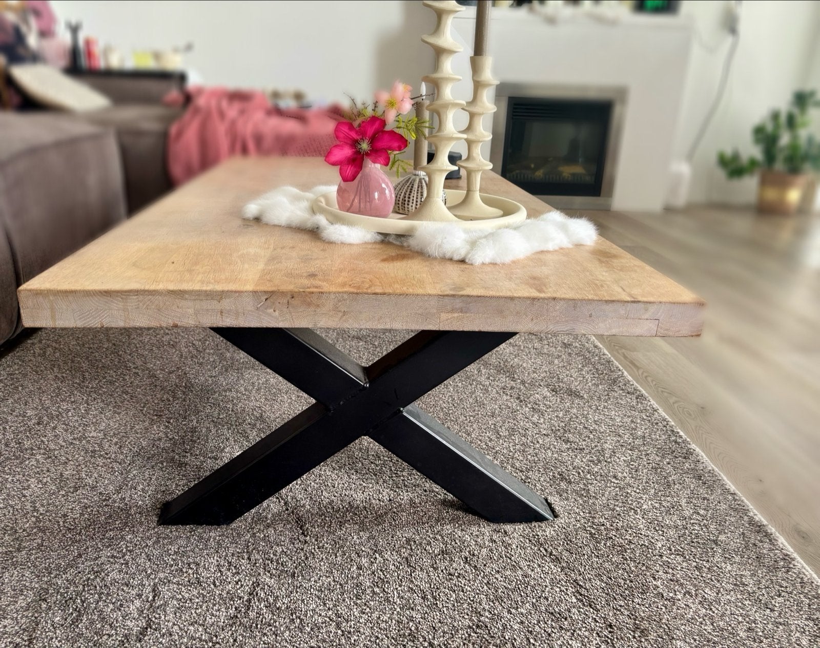 Eikenhouten salontafel met zwarte stalen X poten, Ophalen, Gebruikt, 100 tot 150 cm, Eikenhout