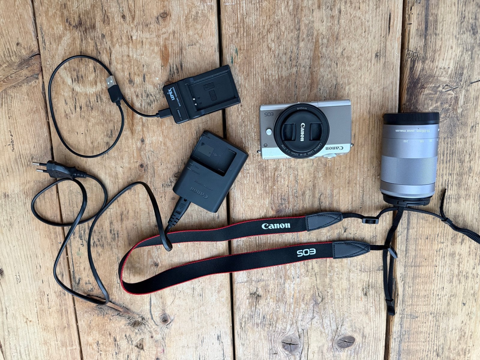 Canon EOS M100, 2 Lenzen, Acculaders, SD-kaart, Complete Set, Gebruikt, Canon, Beeldstabilisatie, Ophalen of Verzenden