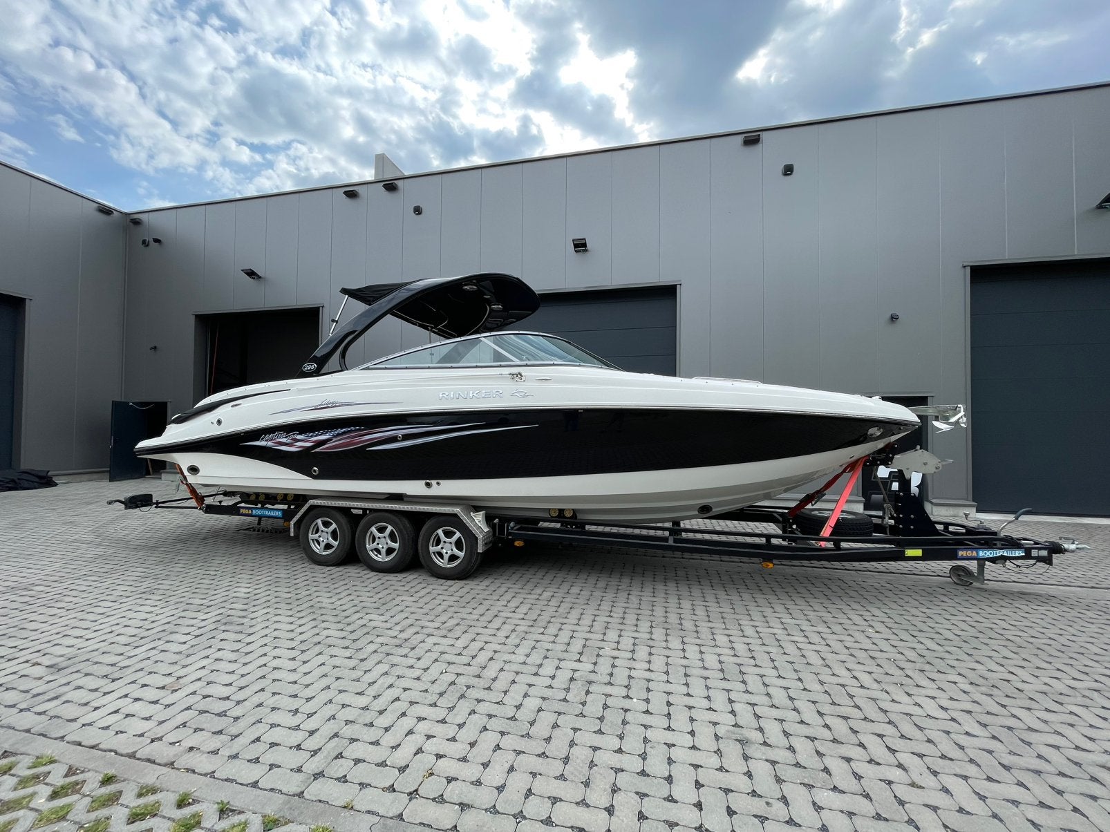 Rinker 296 Captiva, 10 m, Binnenboordmotor, Zo goed als nieuw, 425 pk
