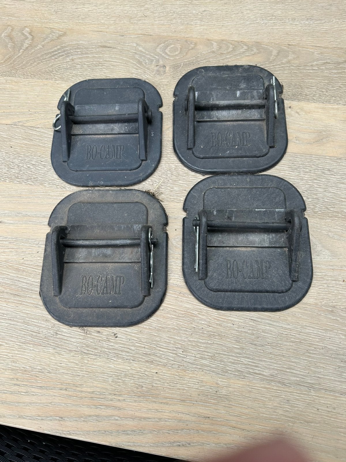 Voetjes voor onder pootjes caravan, Ophalen, Gebruikt