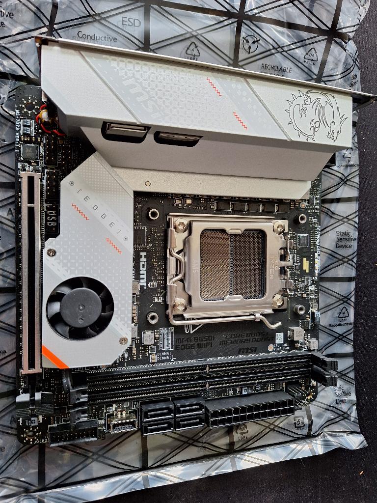MSI MPG B650I EDGE WIFI, Computers en Software, Moederborden, Zo goed als nieuw, AMD, DDR5, Ophalen of Verzenden