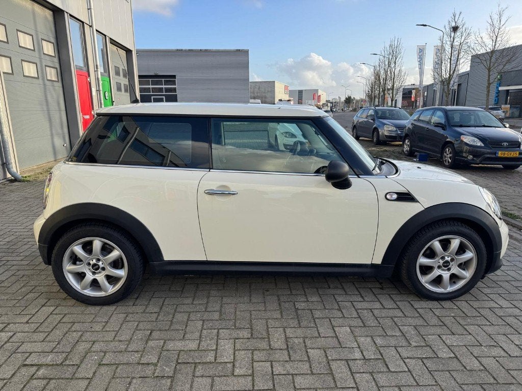 Foto 4 van MINI ONE 1.6BENZINE|2011|124DKM|AIRCO|CRUISE CONTROL|KOOPJE!