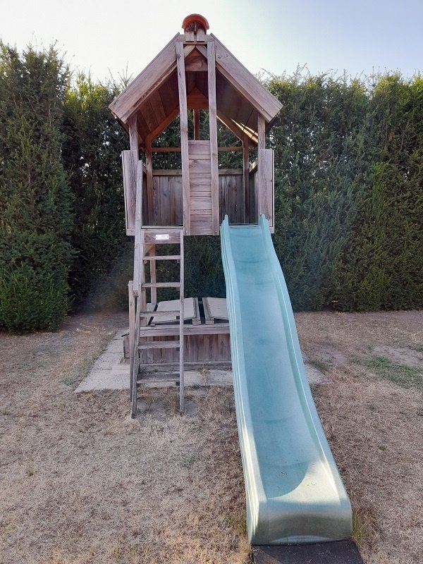 speelhuisje tuin 1,5 x 1,5 x 3,44 meter met vele accessoires, Ophalen, Gebruikt, Hout