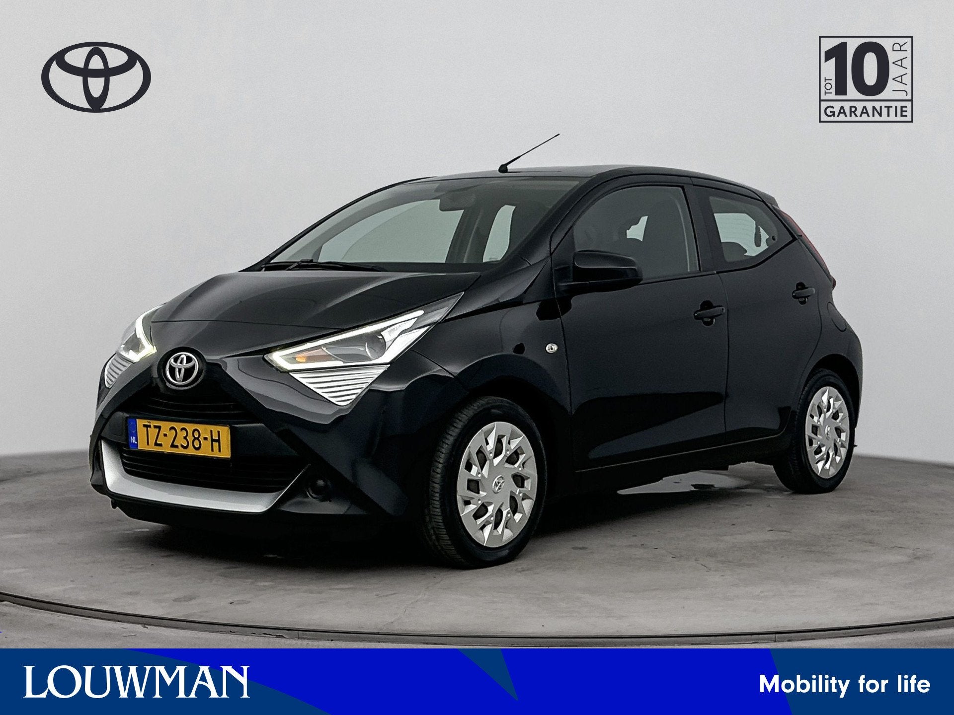 Toyota Aygo 1.0 VVT-i x-play | Parkeercamera | Apple Carplay, Voorwielaandrijving, 12 maanden, Stof, Gebruikt