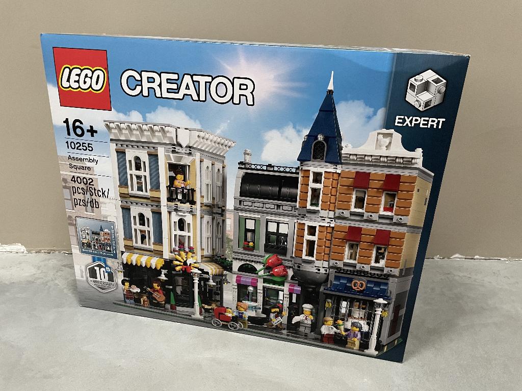 10255 - Lego Assembly Square / Gebouwenset (nieuw & geseald), Ophalen of Verzenden, Nieuw, Complete set, Lego