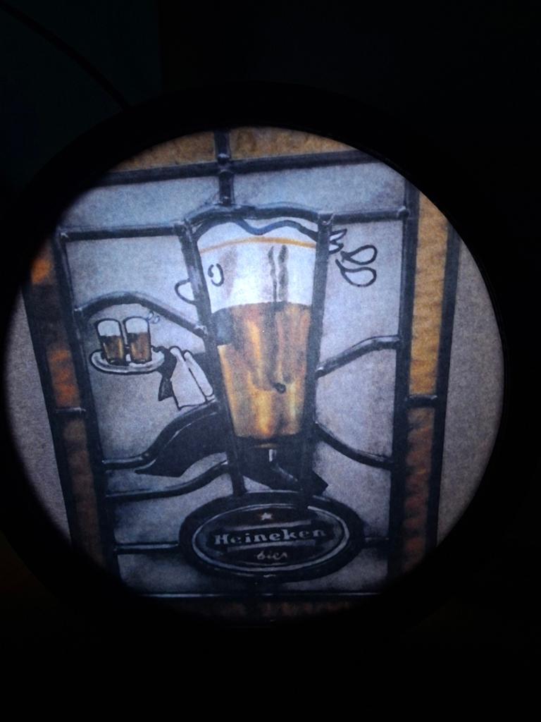 Heineken wand lichtbak 32,5 cm, Ophalen of Verzenden, Zo goed als nieuw, Lichtbak of (neon) lamp
