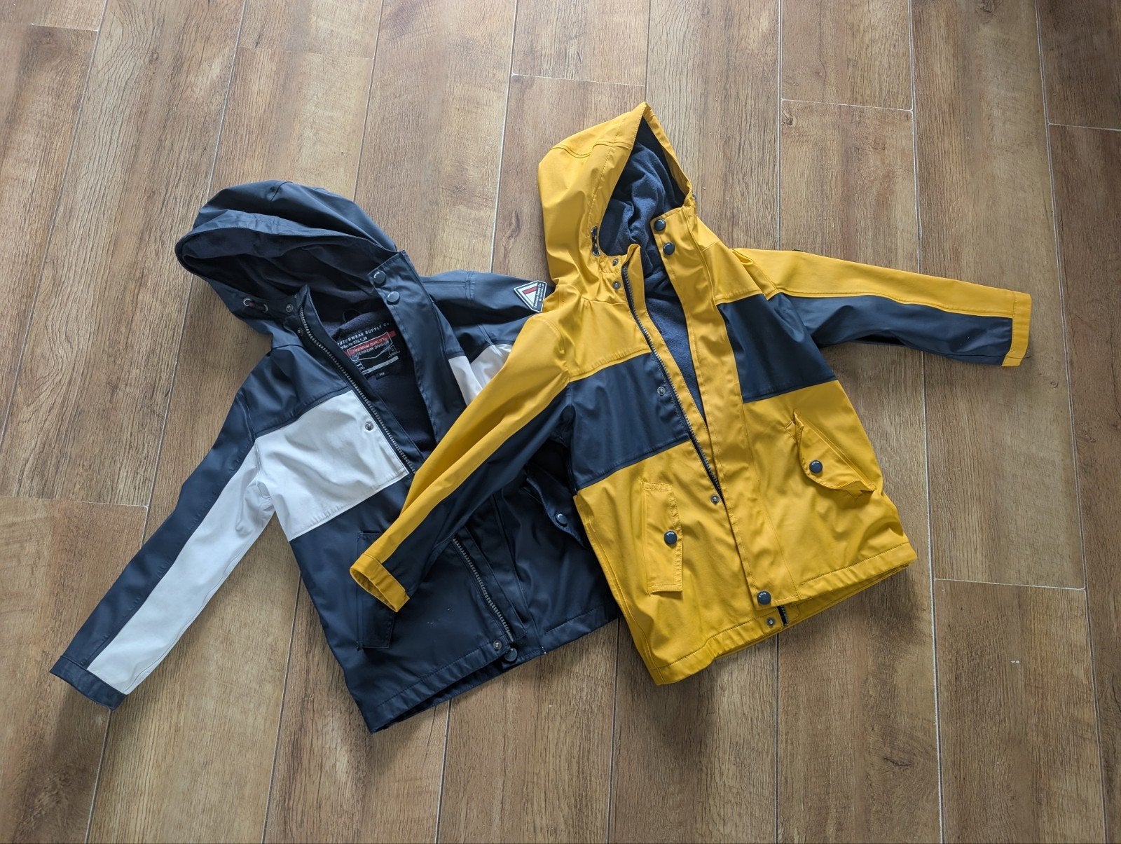 2x zomerjasjes / regenjassen, Ophalen of Verzenden, Gebruikt, Jongen of Meisje, Jas