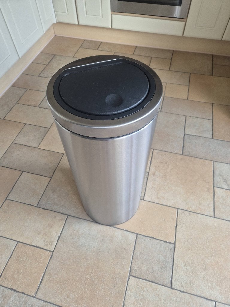 Brabantia prullenbak mat staal, Ophalen, 50 – 75, Metaal, 20 tot 30 liter