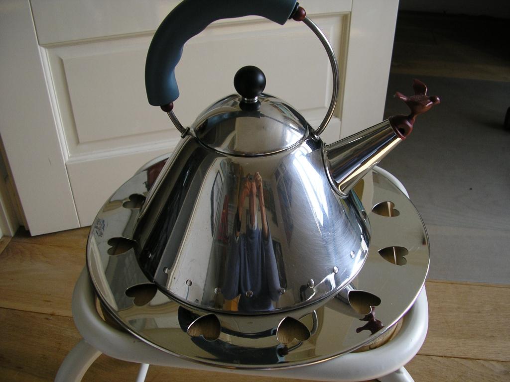 Alessi fluitketel met vogeltuit., Huis en Inrichting, Keuken | Keukenbenodigdheden, Theepot/fluitketel, Ophalen of Verzenden, Zo goed als nieuw