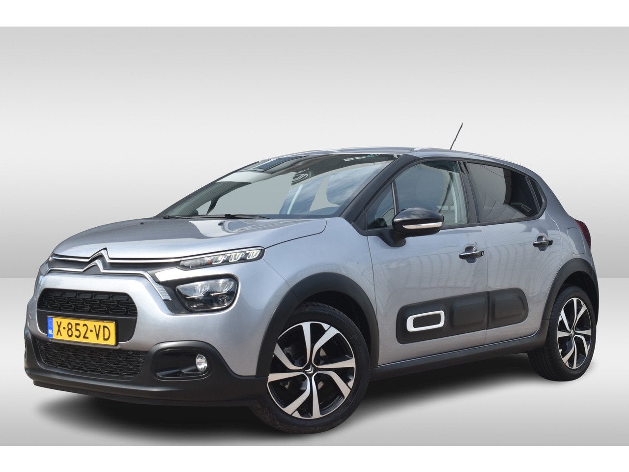 Citroën C3 PureTech Max | Navigatie | Camera | Carplay & An, Voorwielaandrijving, 83 pk, 450 kg, 1199 cc