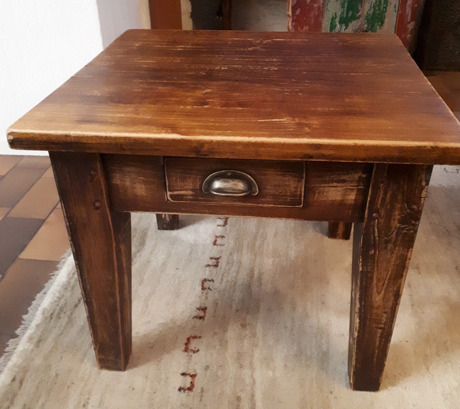 Bijzettafel salontafel robuust koloniaal sleets karakter, Landelijk koloniaal, Vierkant, 55 tot 75 cm, Zo goed als nieuw