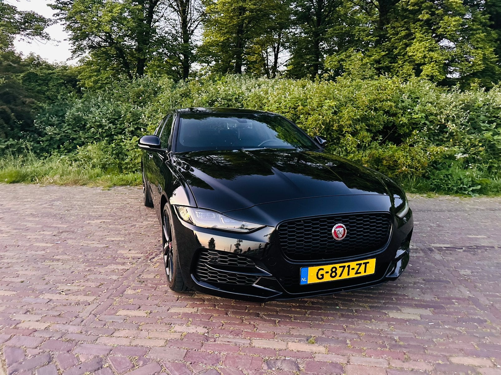 Jaguar XE 2.0 250pk AWD Automaat 2020 Zwart, Achterwielaandrijving, 1800 kg, 4 cilinders, Zwart