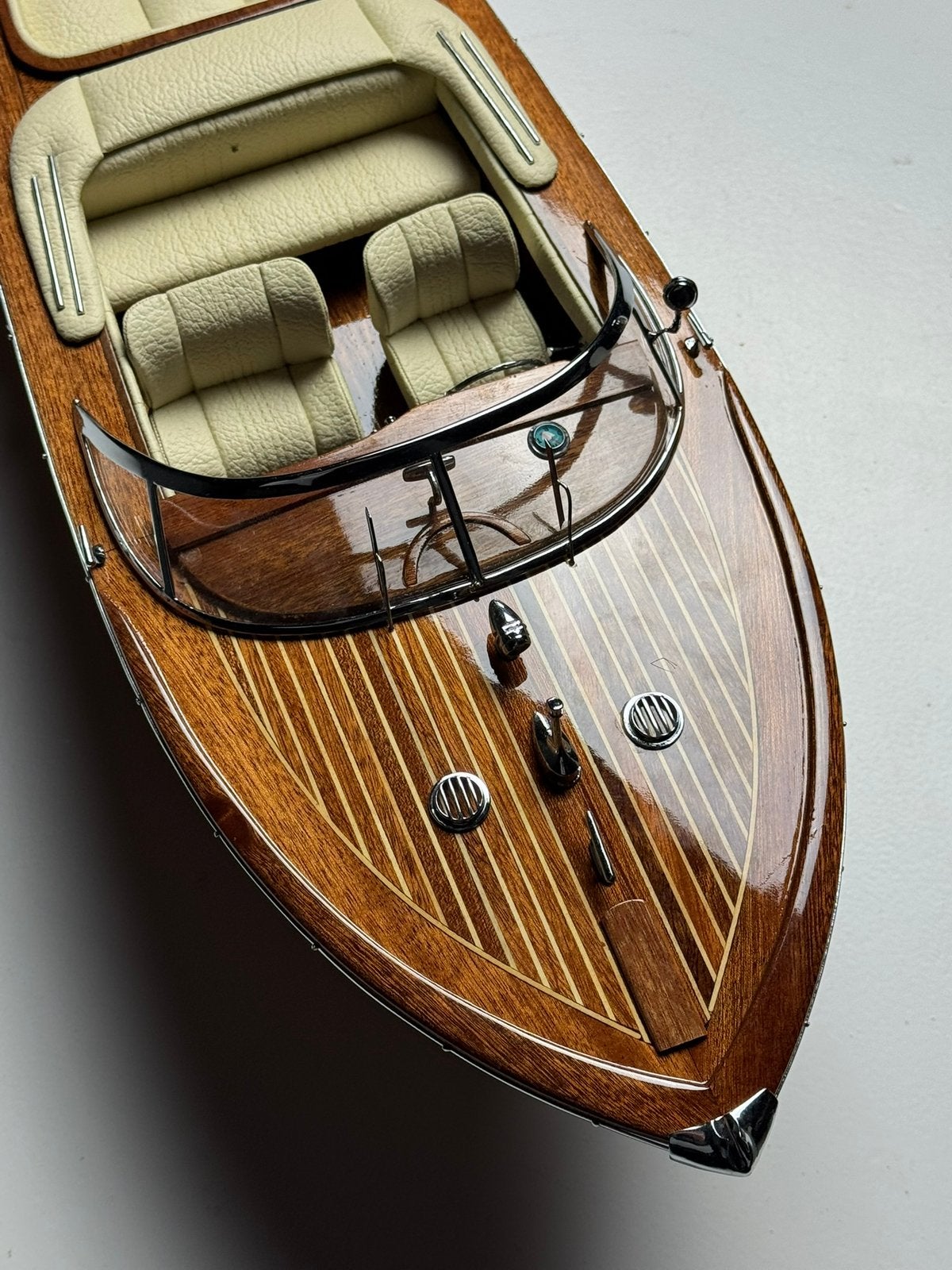 Riva modelboot op standaard, Hobby en Vrije tijd, Ophalen of Verzenden, Zo goed als nieuw