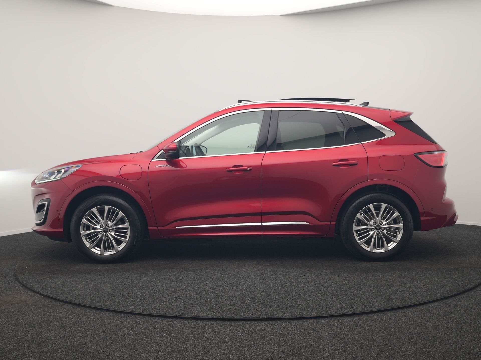 Ford Kuga 2.5 Vignale PHEV 225pk Dealer O.H | Trekhaak Af Fa, Gebruikt, Zwart, 4 cilinders, Adaptive Cruise Control