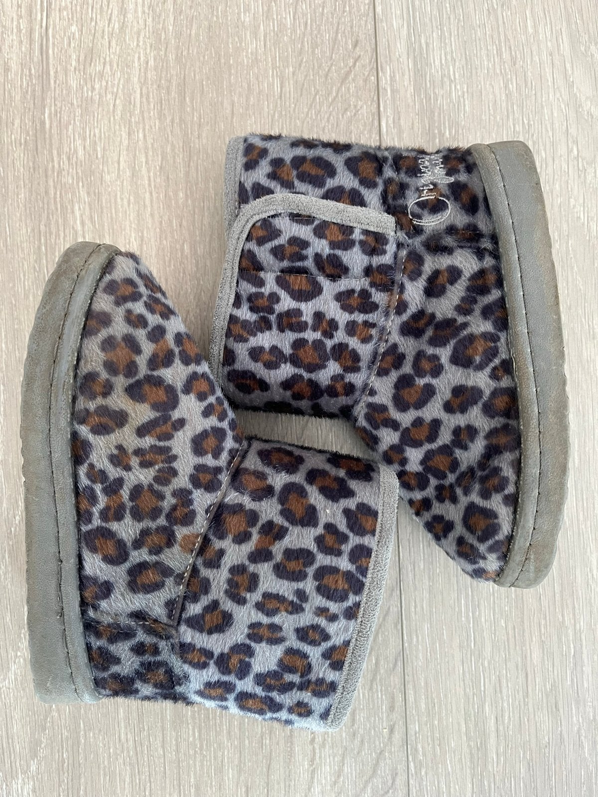 Girl boots size 26(ugg-style), Kinderen en Baby's, Ophalen of Verzenden, Zo goed als nieuw, Meisje, Laarsjes