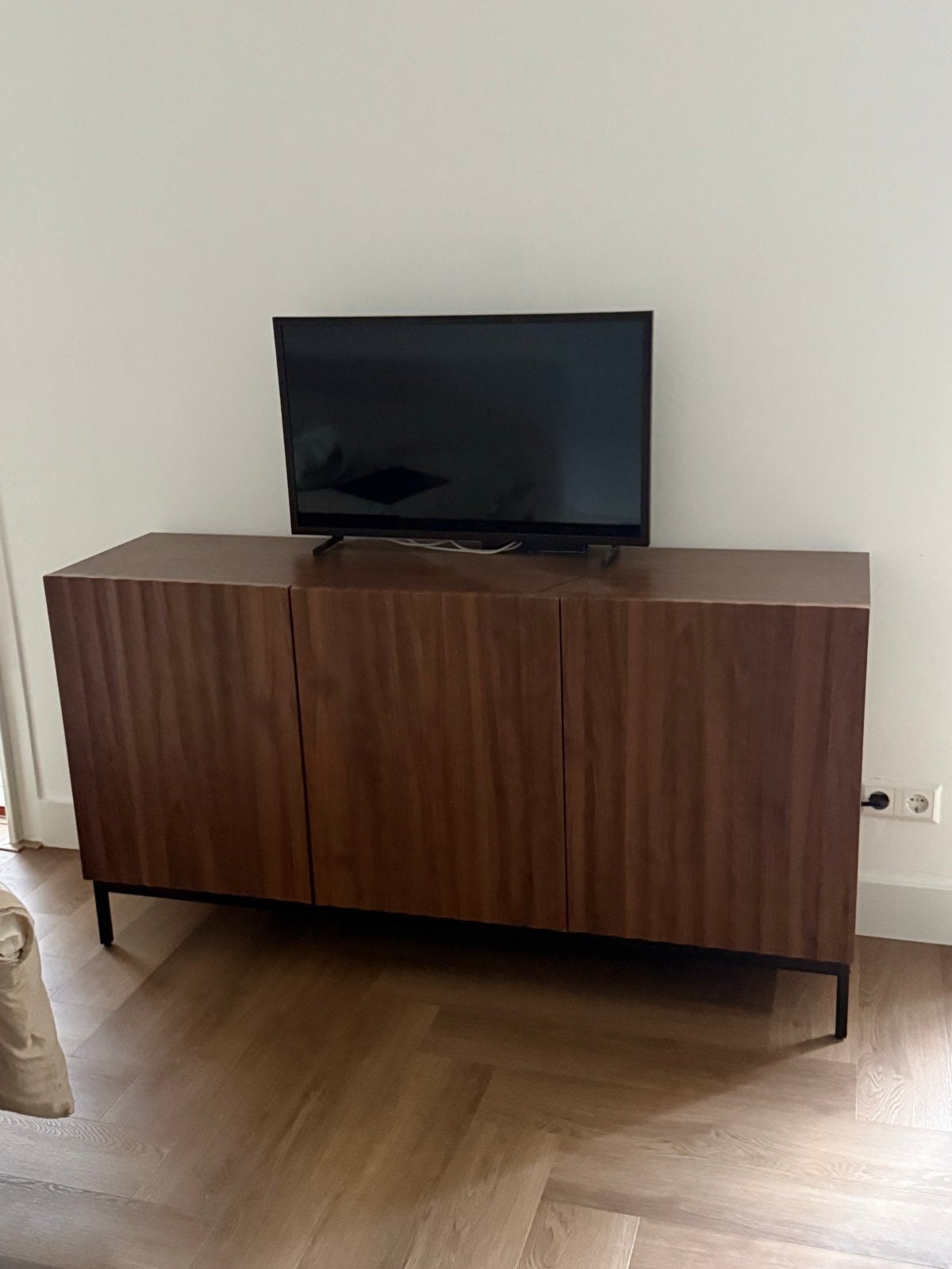 Sweiko Dressoir - 3 deuren - Bruin, Ophalen, 100 tot 150 cm, Zo goed als nieuw, 25 tot 50 cm