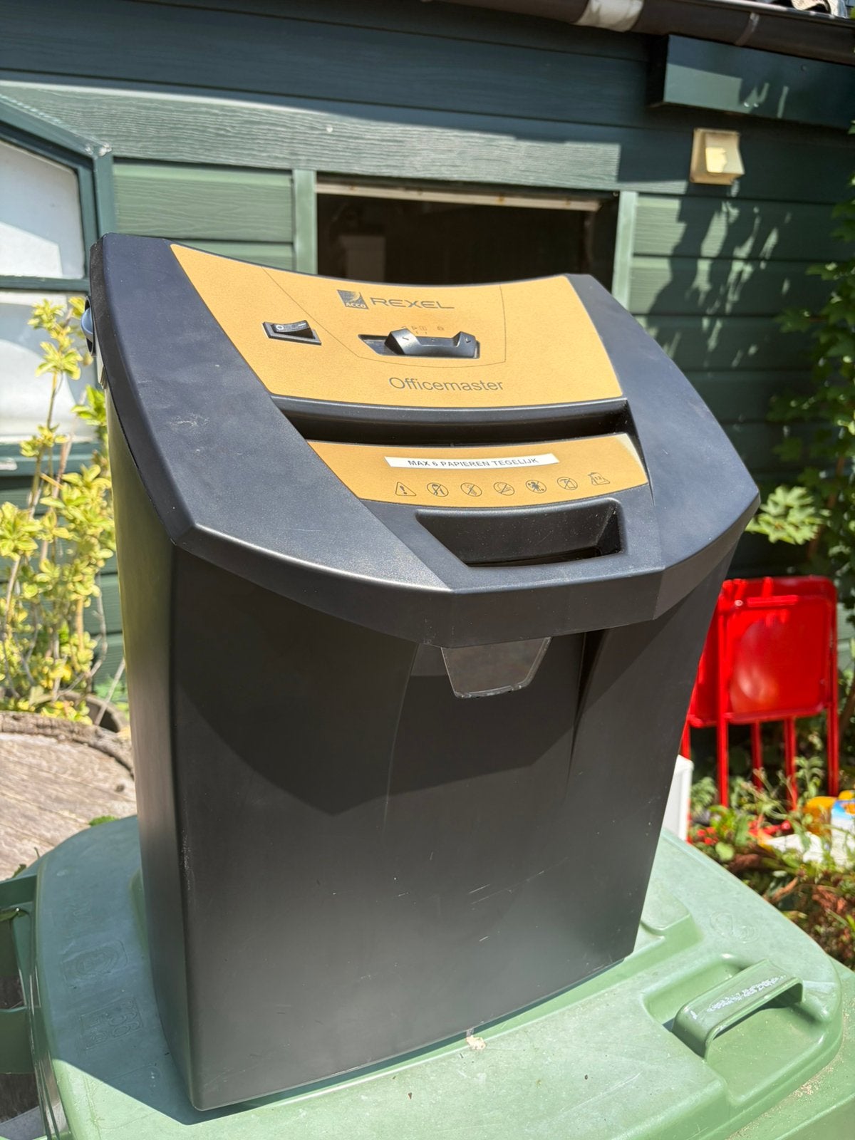Papierversnipperaar, Diversen, Bureau-accessoires, Ophalen, Zo goed als nieuw