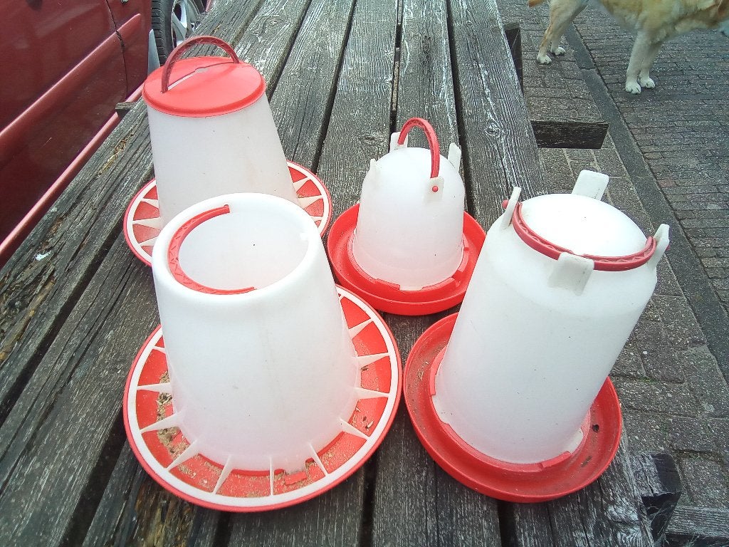 Voer/ drinkbakken kippen, Dieren en Toebehoren, Ophalen, Zo goed als nieuw, Drinken en Voederen
