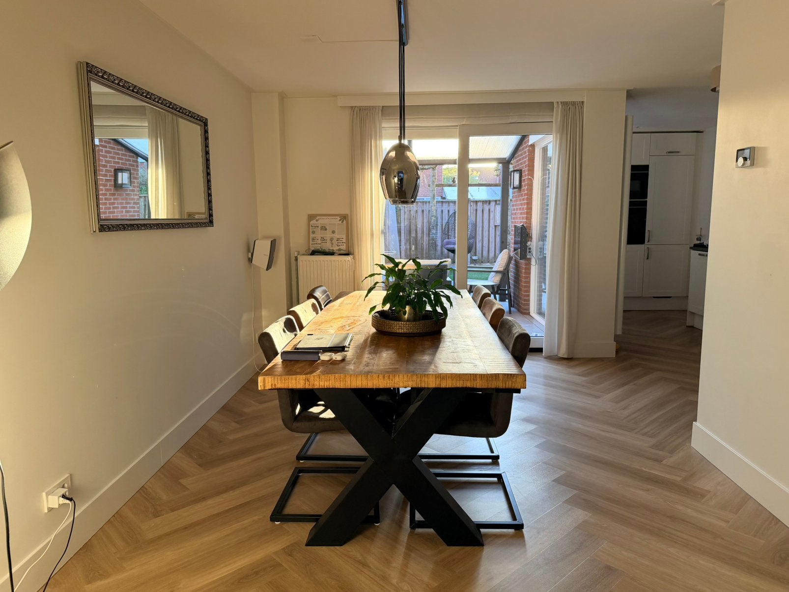 Industriële eettafel 240x100 mangohout + stoelen, Ophalen, Gebruikt, Bruin, Vijf, Zes of meer stoelen