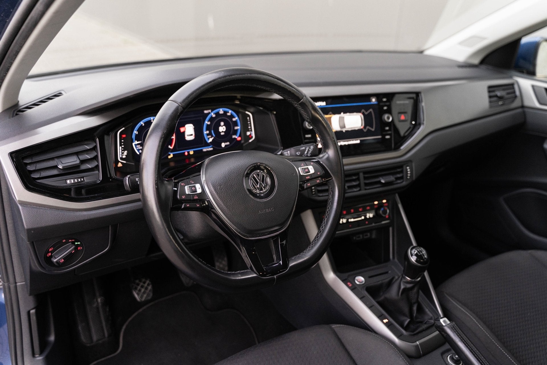 Volkswagen Polo 1.0 TSI Highline 95PK VIRTUAL/LED/KEYLES/ACC, Voorwielaandrijving, Gebruikt, Zwart, 95 pk