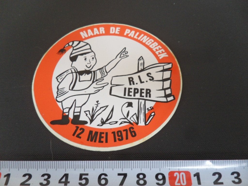 sticker België Ieper  R.L.S. Naar de Palingbeek 1976 12 mei, Ophalen, Zo goed als nieuw