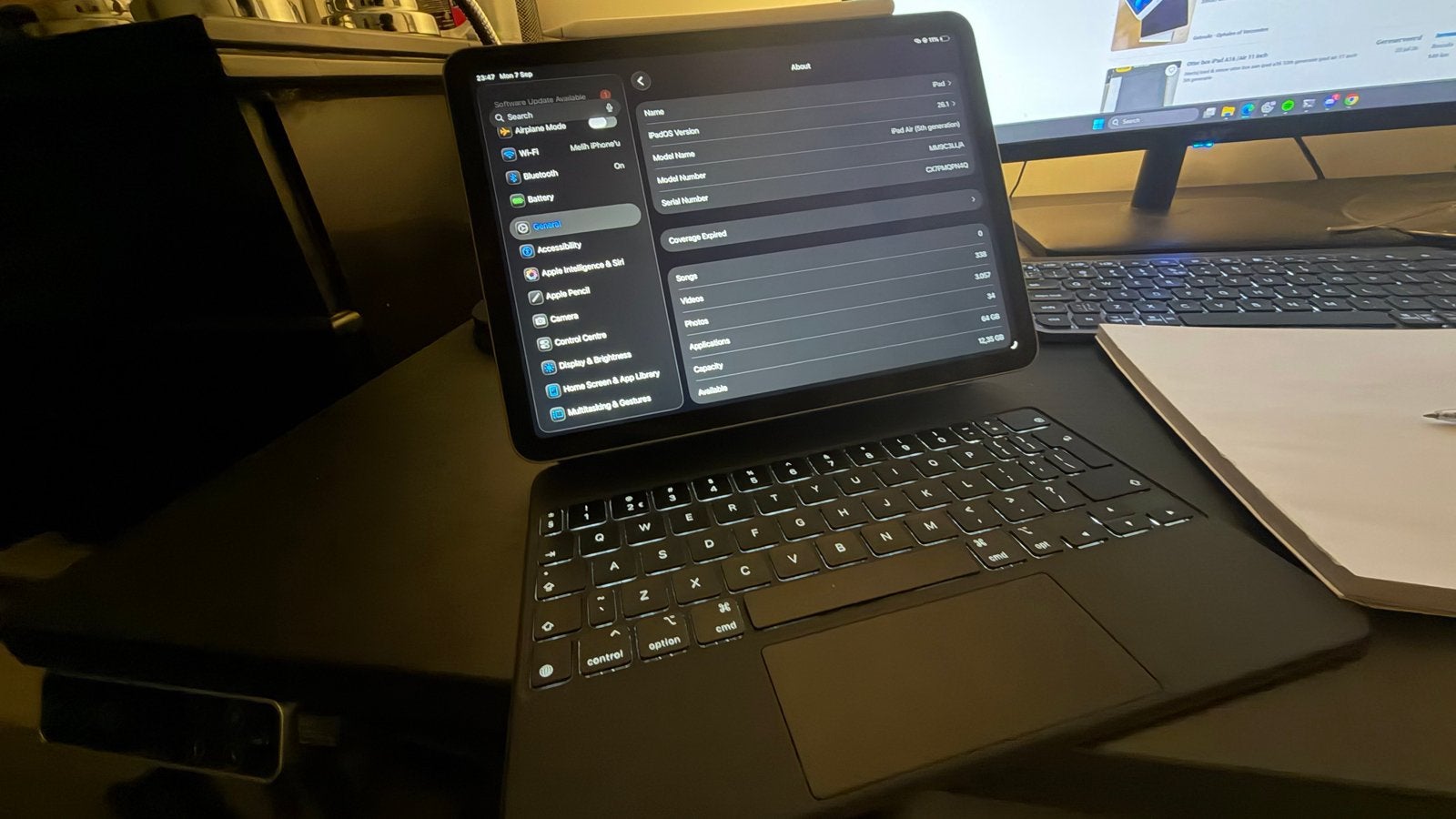 Apple Ipad Air 5th gen with keyboard and apple pencil 2, Computers en Software, Apple iPads, Ophalen, Apple iPad Air, Wi-Fi, Gebruikt
