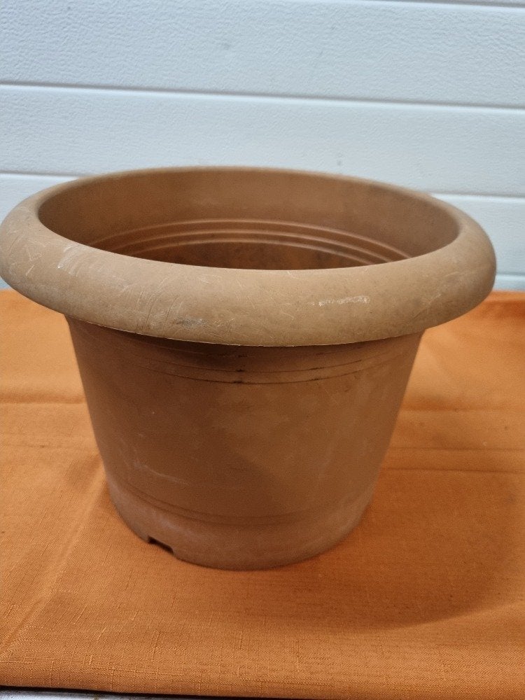 bloempot kunststof terracotta kleurig, Ophalen of Verzenden, 'T Olde Gre-j, Info@toldegrej.nl, Endepoelstraat 20f Didam