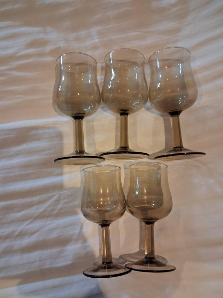 5 bruine drinkglazen, 2 maten, Verzamelen, Glas en Borrelglaasjes, Ophalen of Verzenden, Gebruikt, Overige typen