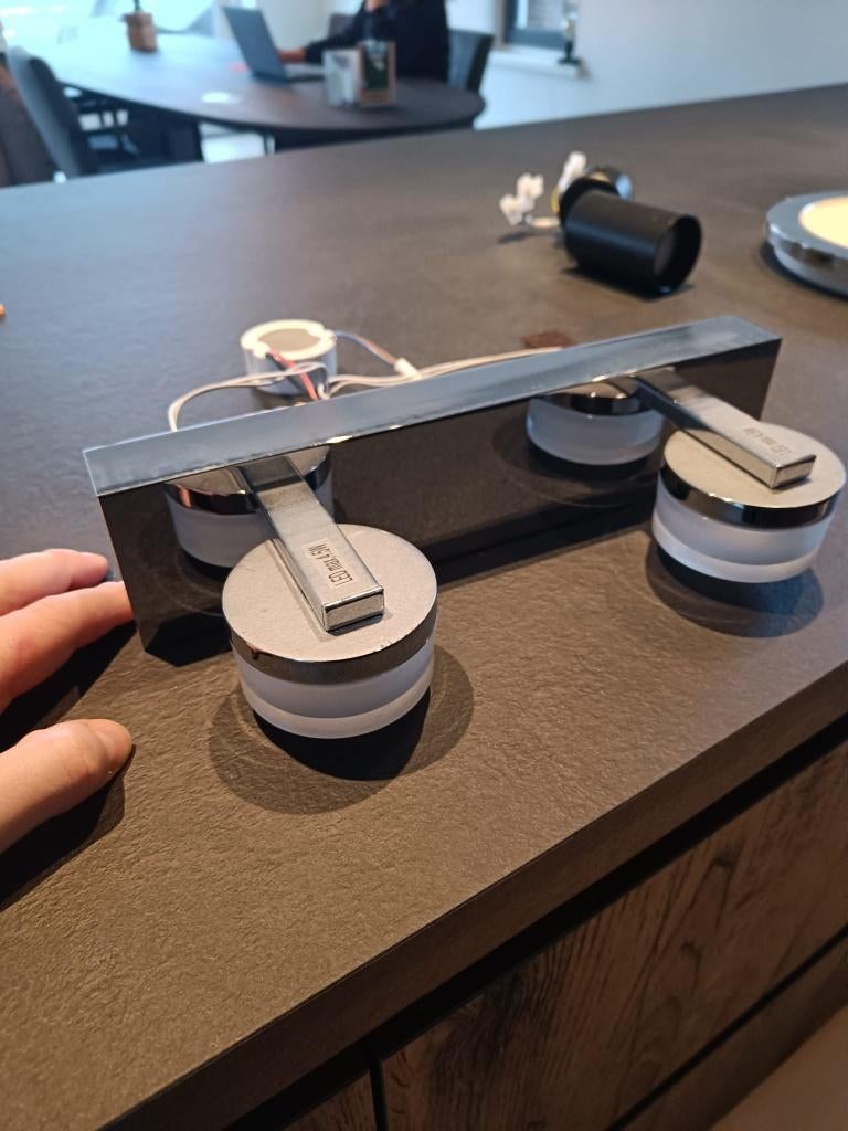 Spiegellamp badkamer met LED – perfect licht bij de spiegel!, Huis en Inrichting, Ophalen of Verzenden, Gebruikt, Glas