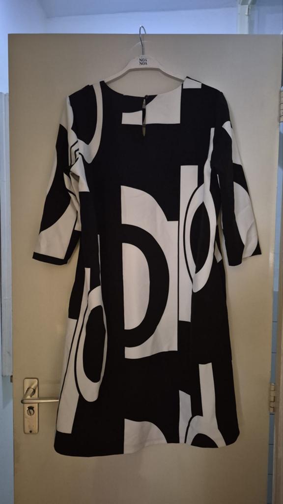 Zwart-wit jurk met grafische print, Kleding | Dames, Noa Noa, Zwart, Gedragen, Boven de knie