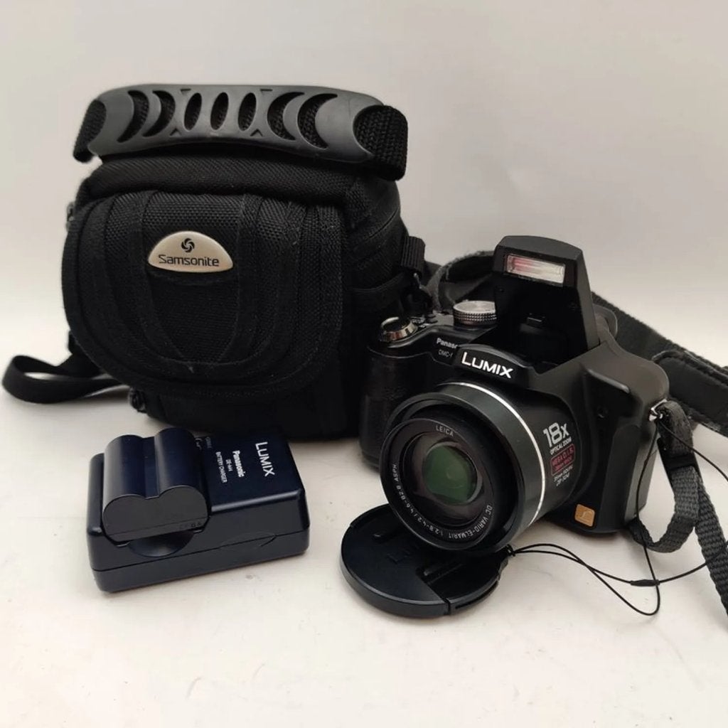 Panasonic FZ18 Travelzoom +Tas en lader + extra accu €129,99, P, P, P, Ophalen of Verzenden