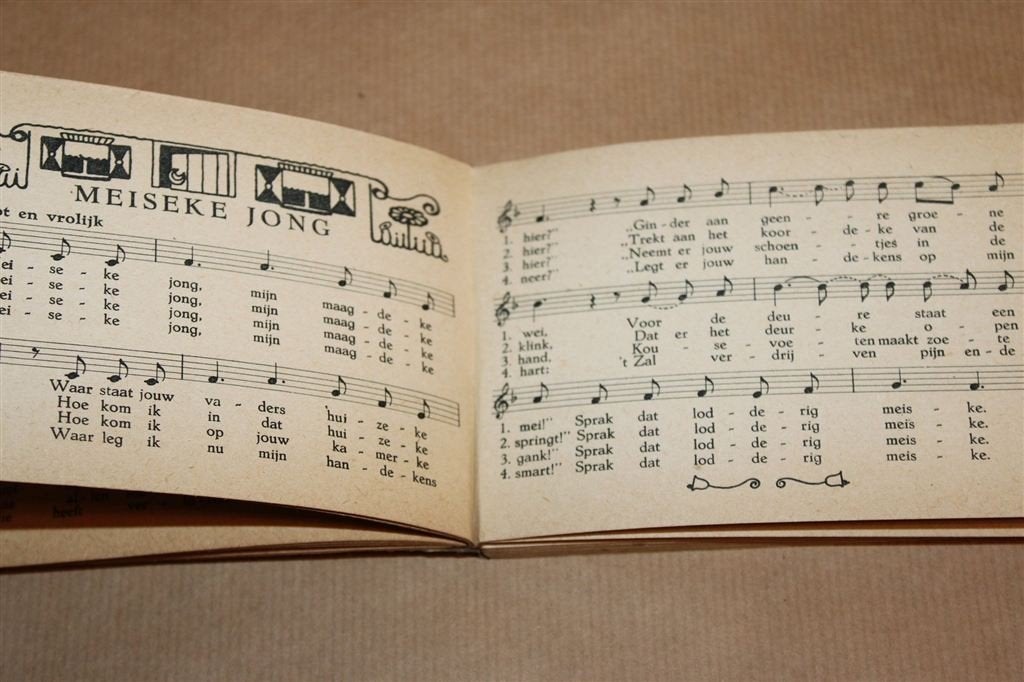 Het Leger Zingt — Liedbundel Nederlandse Strijdkrachten 1947, Ophalen of Verzenden, Tweede Wereldoorlog, Gelezen, Overige onderwerpen