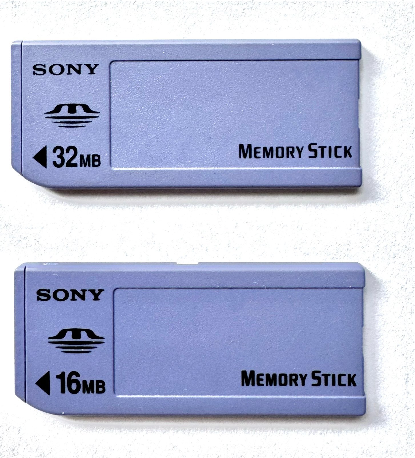 Sony Memory Stick 16MB en 32MB -  Geheugenkaarten, Gebruikt, Memory stick, Fotocamera, Minder dan 2 GB