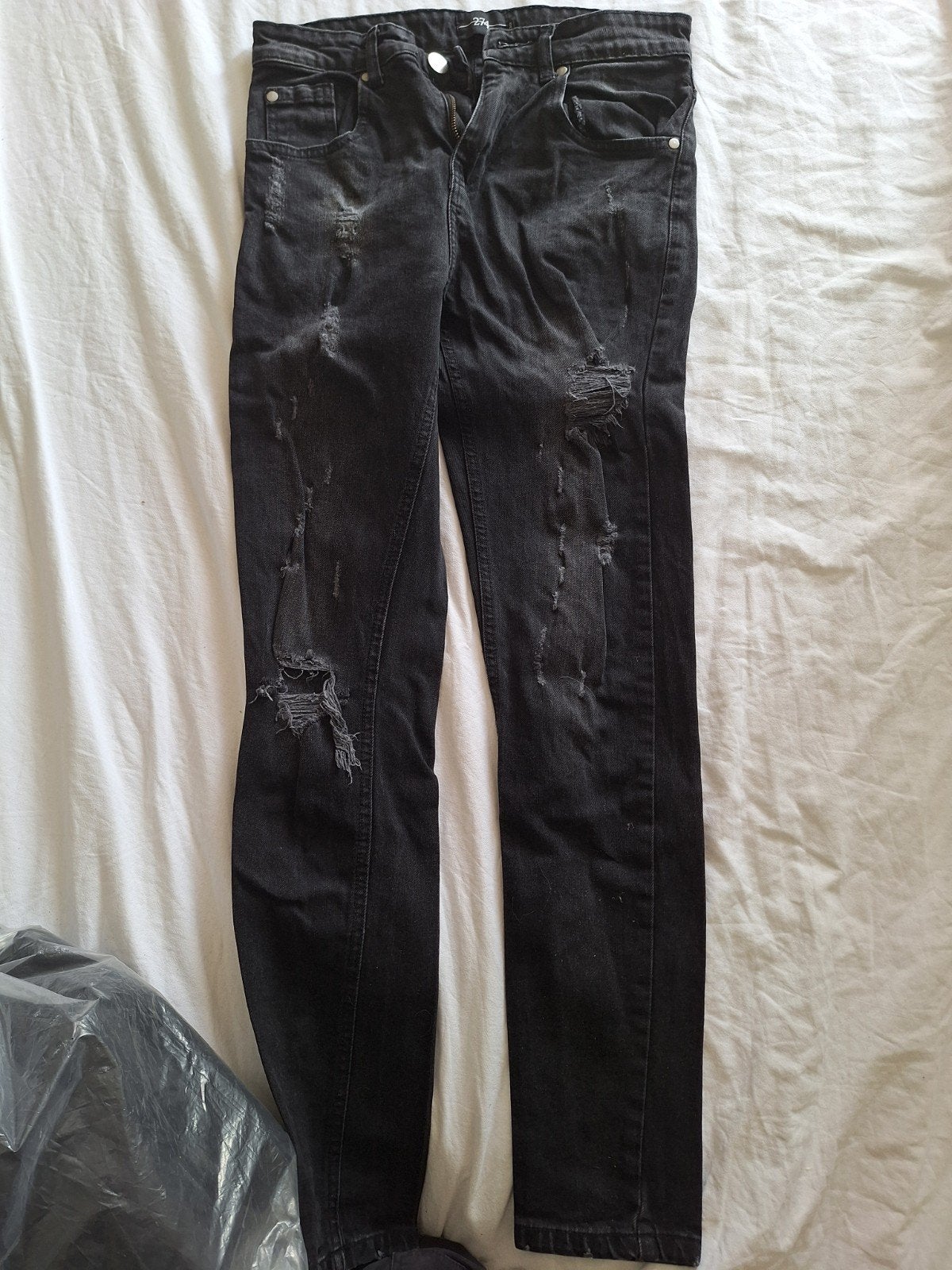 Stoere zwarte skinny jeans met rafels en slijtplekken, Broek, Jongen of Meisje, Ophalen of Verzenden, Zo goed als nieuw
