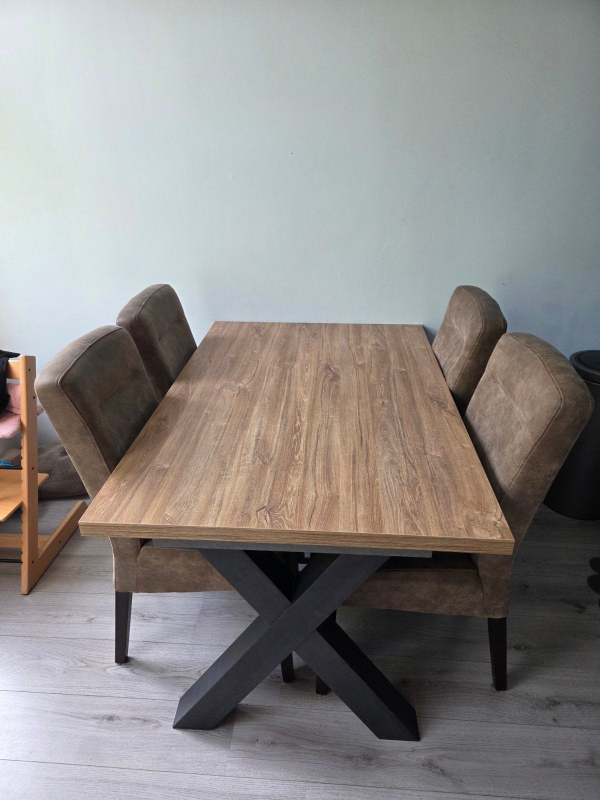 Eettafel 140cm met houtlook blad en zwarte poten, Gebruikt, 100 tot 150 cm, 50 tot 100 cm, Vier personen