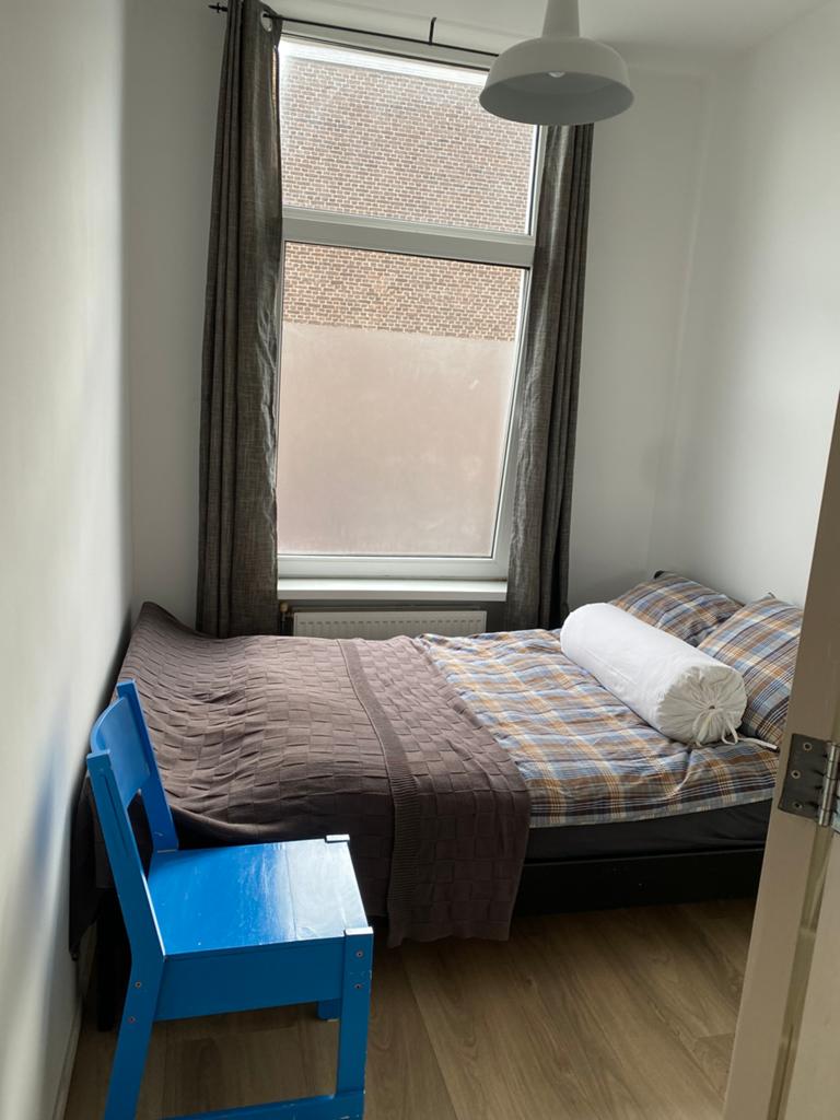 Gratis bed maat 140 met latten bodem en matras, den haag, Ophalen, Gebruikt, Zwart, Tweepersoons