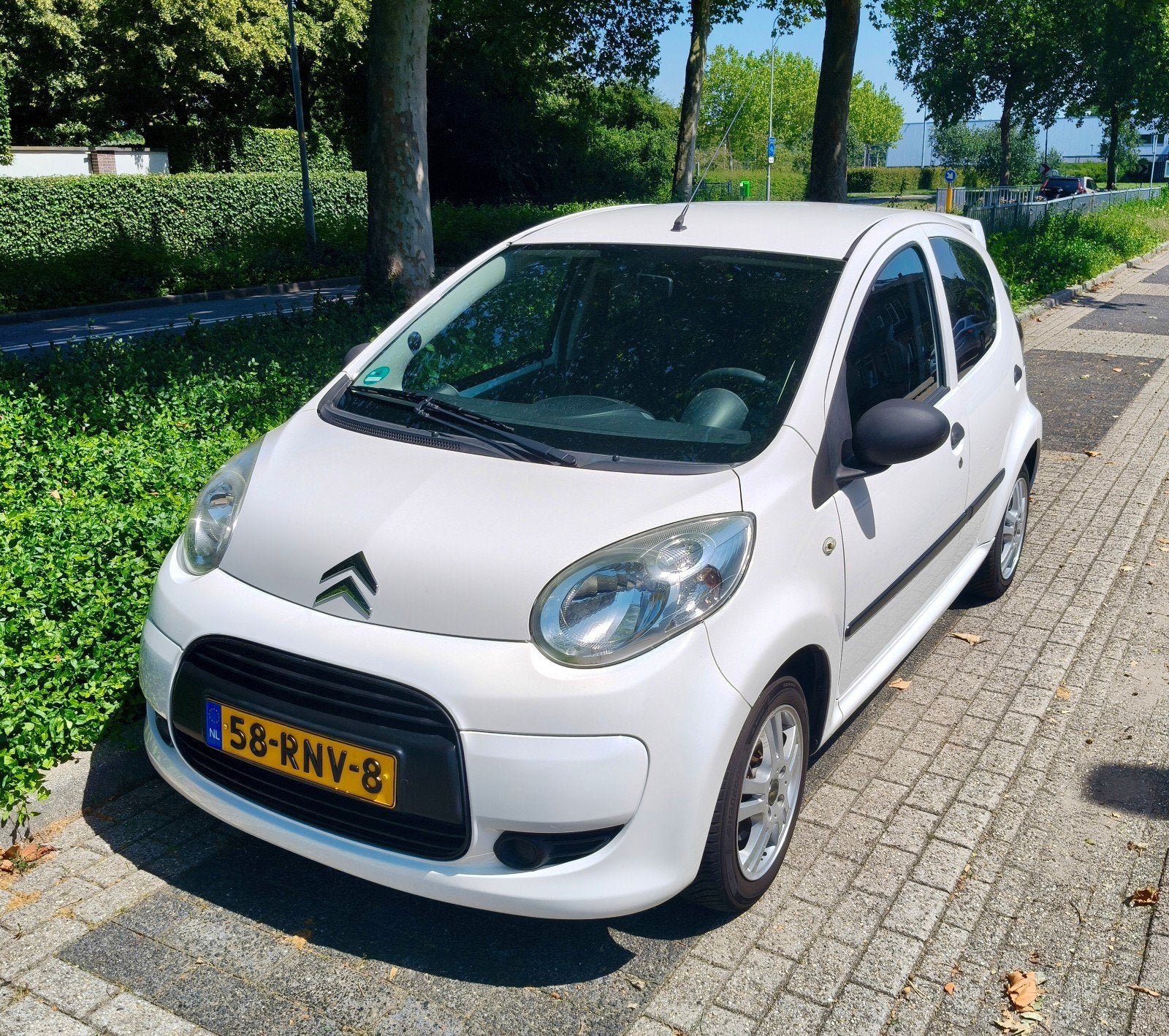 Citroën C1 1.0i 68PK 5D 2011 Wit Airco, Auto's, Citroën, Voorwielaandrijving, Stof, Zwart, 4 stoelen