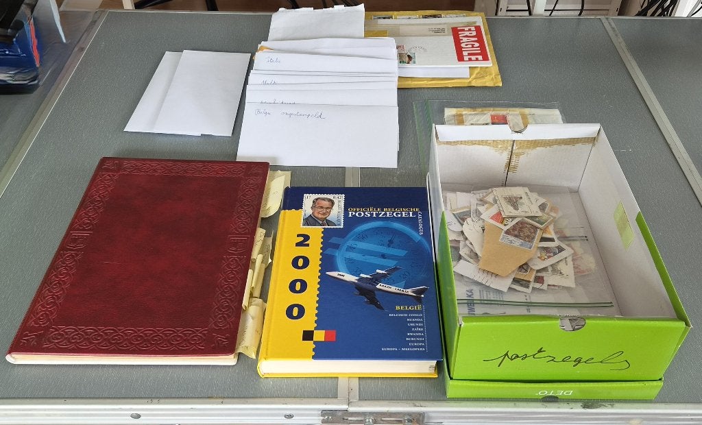 Postzegelverzameling deels in album, los en catalogus, Ophalen of Verzenden, Buitenland