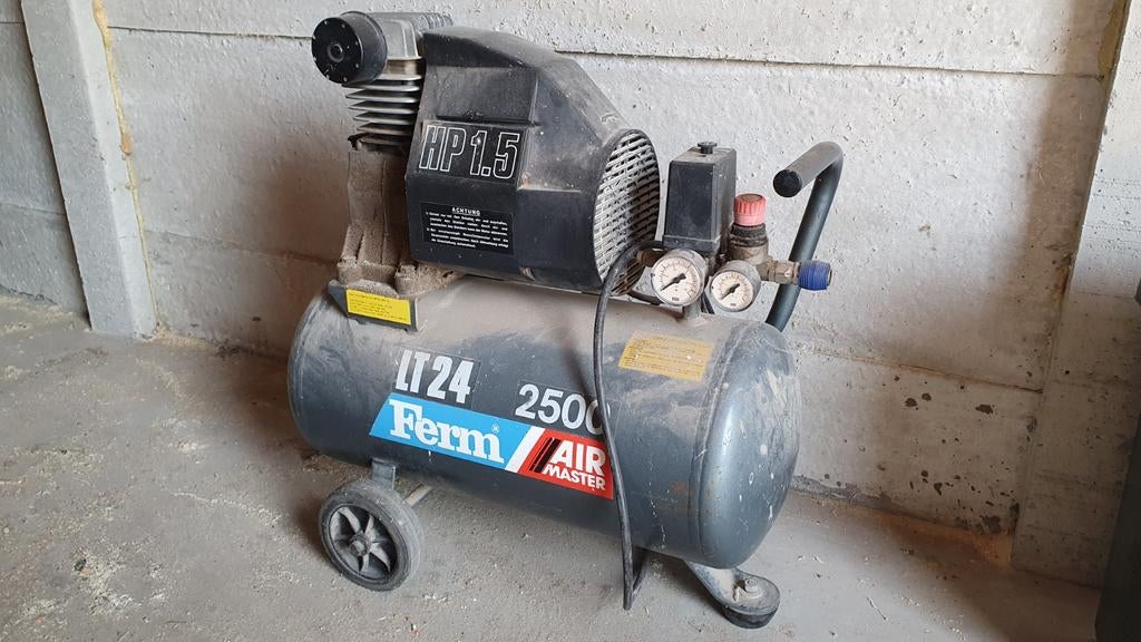 Te koop compressor met wat werk., Doe-het-zelf en Verbouw, Compressors, Minder dan 25 liter, Ophalen, Gebruikt, Minder dan 200 liter/min