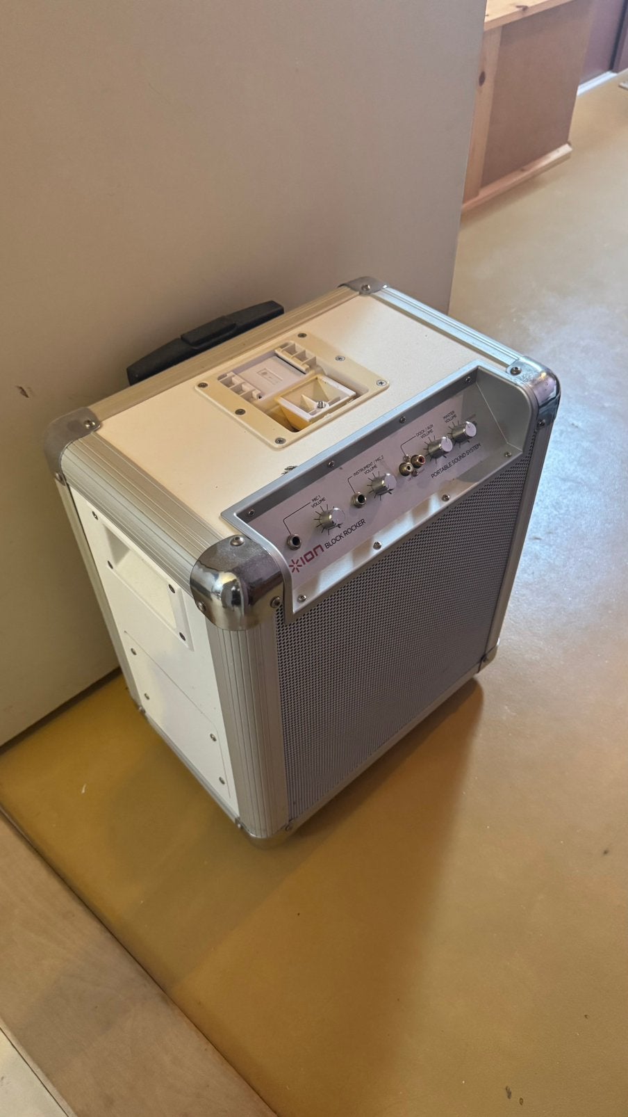 Ion Block Rocker, Gebruikt, Draagbare speaker, Minder dan 60 watt, Ophalen