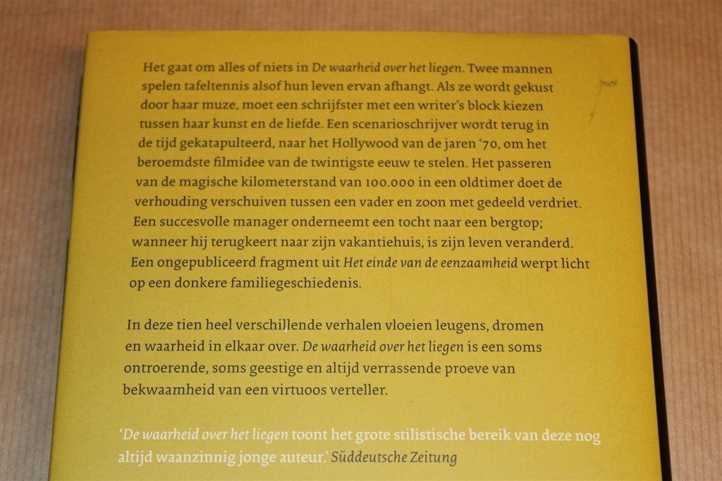 De Waarheid over het Liegen — Benedict Wells — Verhalen, Boeken, Ophalen of Verzenden, Zo goed als nieuw
