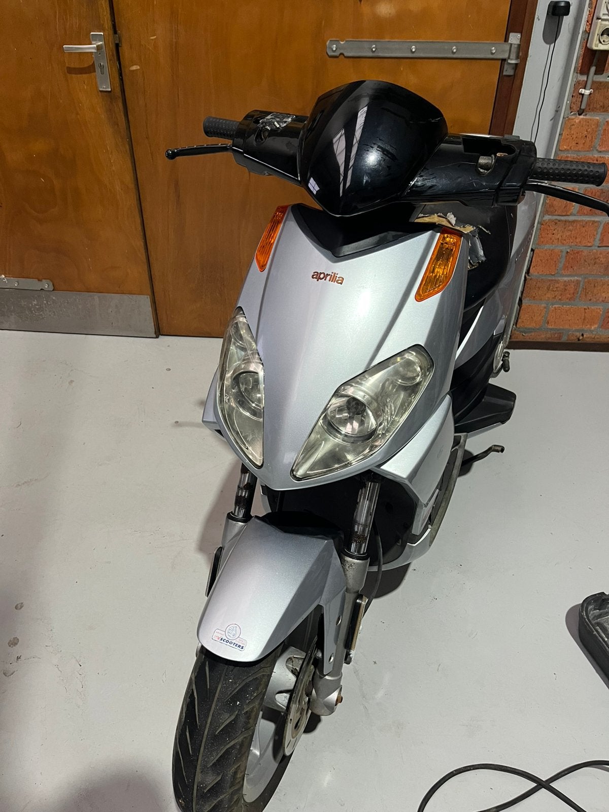 Aprilia Sportcity one, Ophalen of Verzenden, Zo goed als nieuw, Benzine, Maximaal 25 km/u