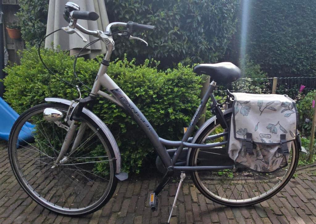 Ranger damesfiets met fietstassen, Fietsen en Brommers, Velgrem, Versnellingen, Ophalen, Overige merken