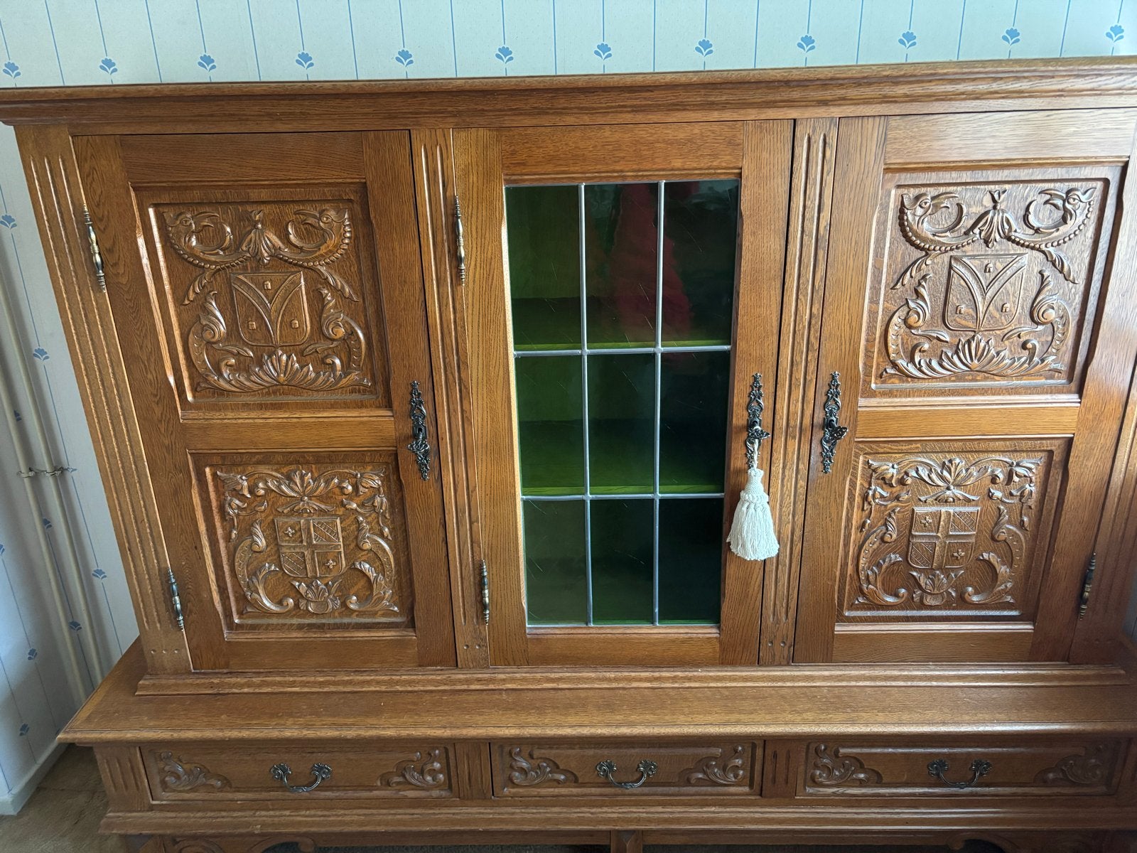 Antieke eikenhouten kast met glas-in-lood en houtsnijwerk, Antiek en Kunst, Ophalen