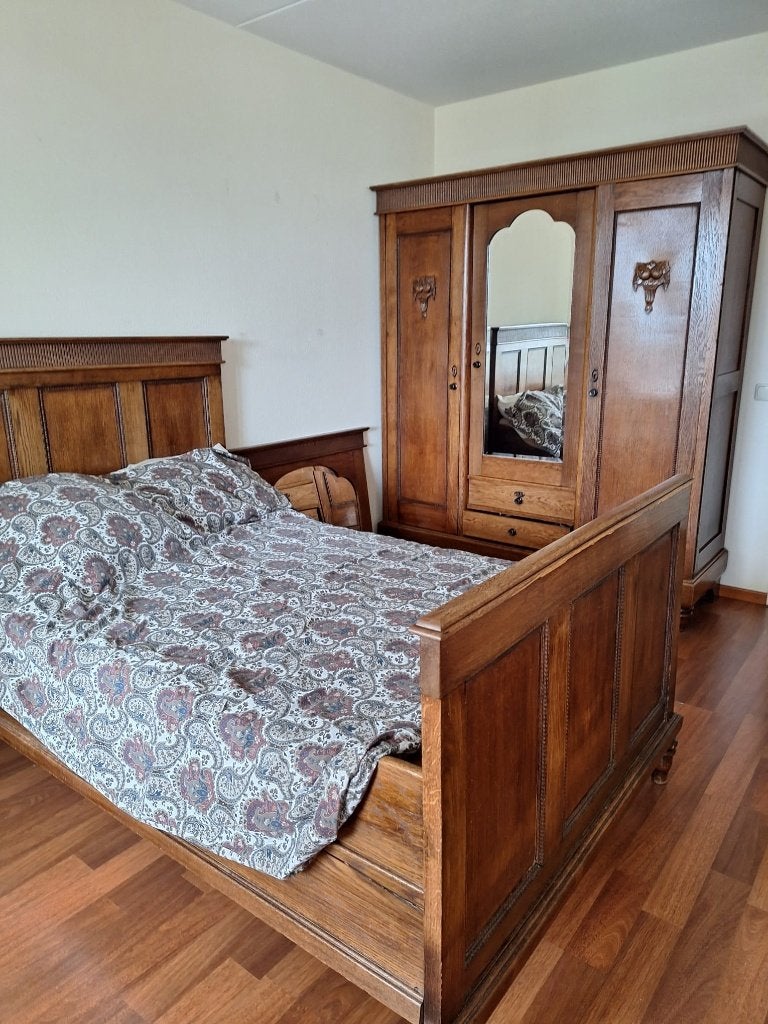 Slaapkamer uit grootmoeders tijd, Ophalen
