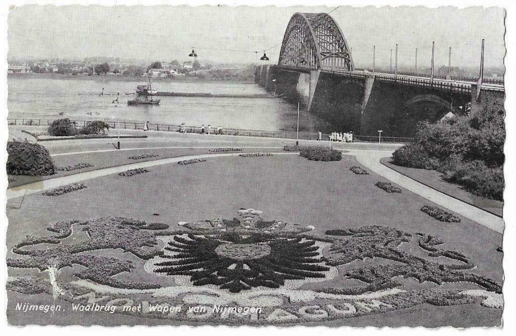 AK Nijmegen - Waalbrug met wapen van Nijmegen, Verzamelen, Verzenden, 1940 tot 1960, Gelopen, Gelderland