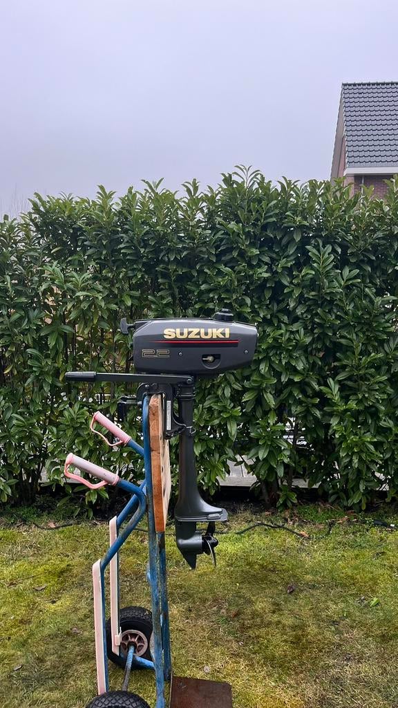 Suzuki 2,2 pk, Watersport en Boten, Buiten- en Binnenboordmotoren, Ophalen, Minder dan 5 pk, Zo goed als nieuw, Buitenboordmotor