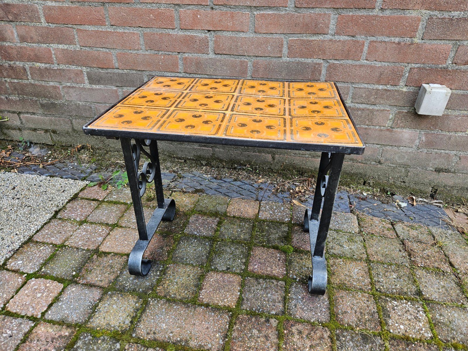 Vintage bijzettafel met smeedijzer en tegels, Ophalen